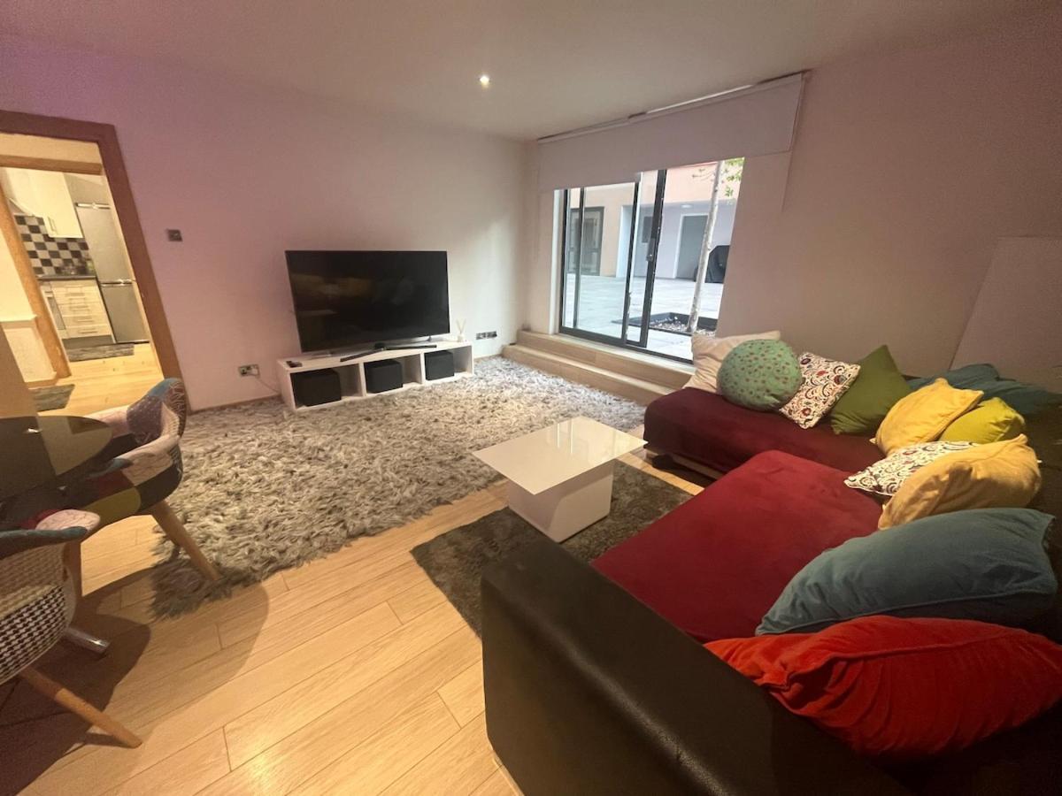 Apartment 2 Bed Centre *